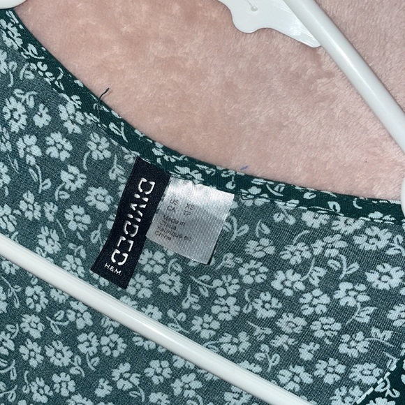 GREEN DRESS - Picture 2 of 2